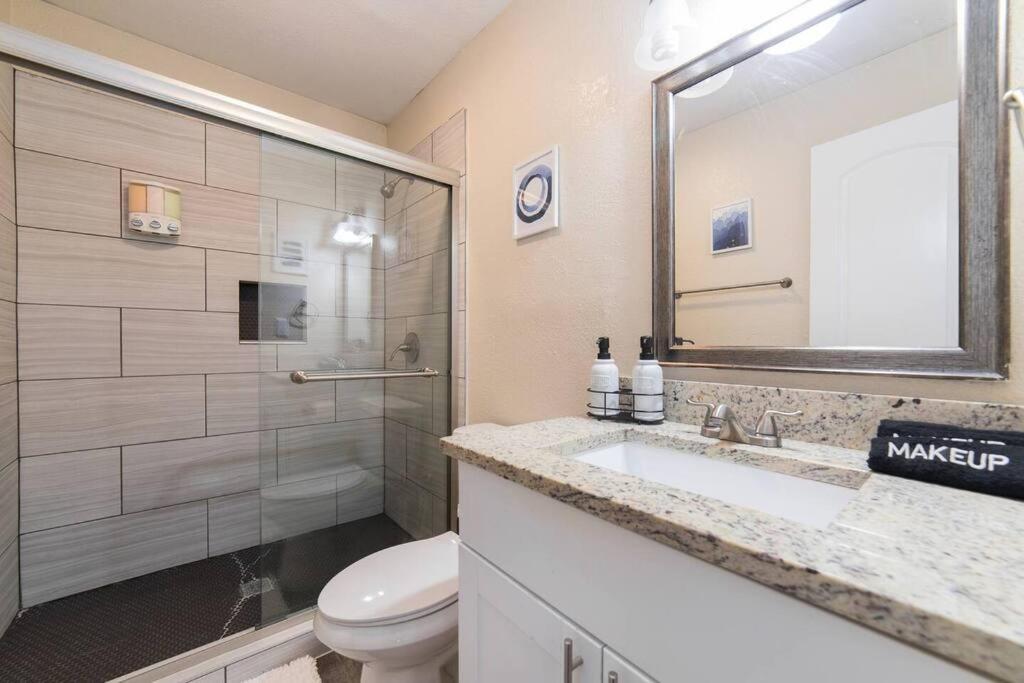 Appartement Walk To Att-free Parking-min To Attractions-modern *